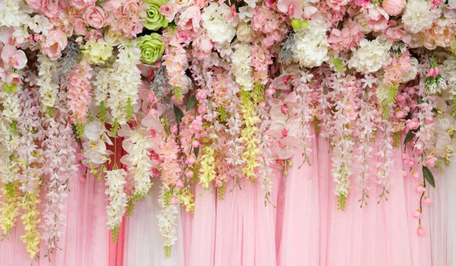 Искуствеенные (пластиковые цветы)