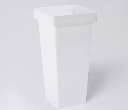 Пластиковая ваза, квадратная, однотонная, высота 34см, верх 17х17см, низ 11х11см, белая - фото1
